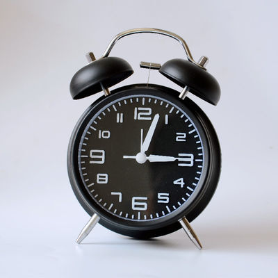 4 Inch Twin Bell Loud Alarm Clock Metal Frame 3D Dial with Backlight Battery Operated Desk Table Alarm Clock for Home and Office